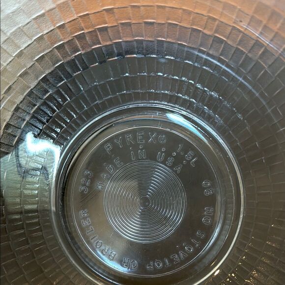 Pyrex Basketweave Pattern 323 Glass Mixing Bowl 1.5liter - Picture 2 of 7